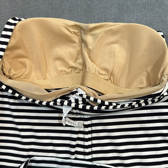 Lululemon Free to Be Tank Top in Classic Black & White Stripe - Size 6 - Picture 7 of 12